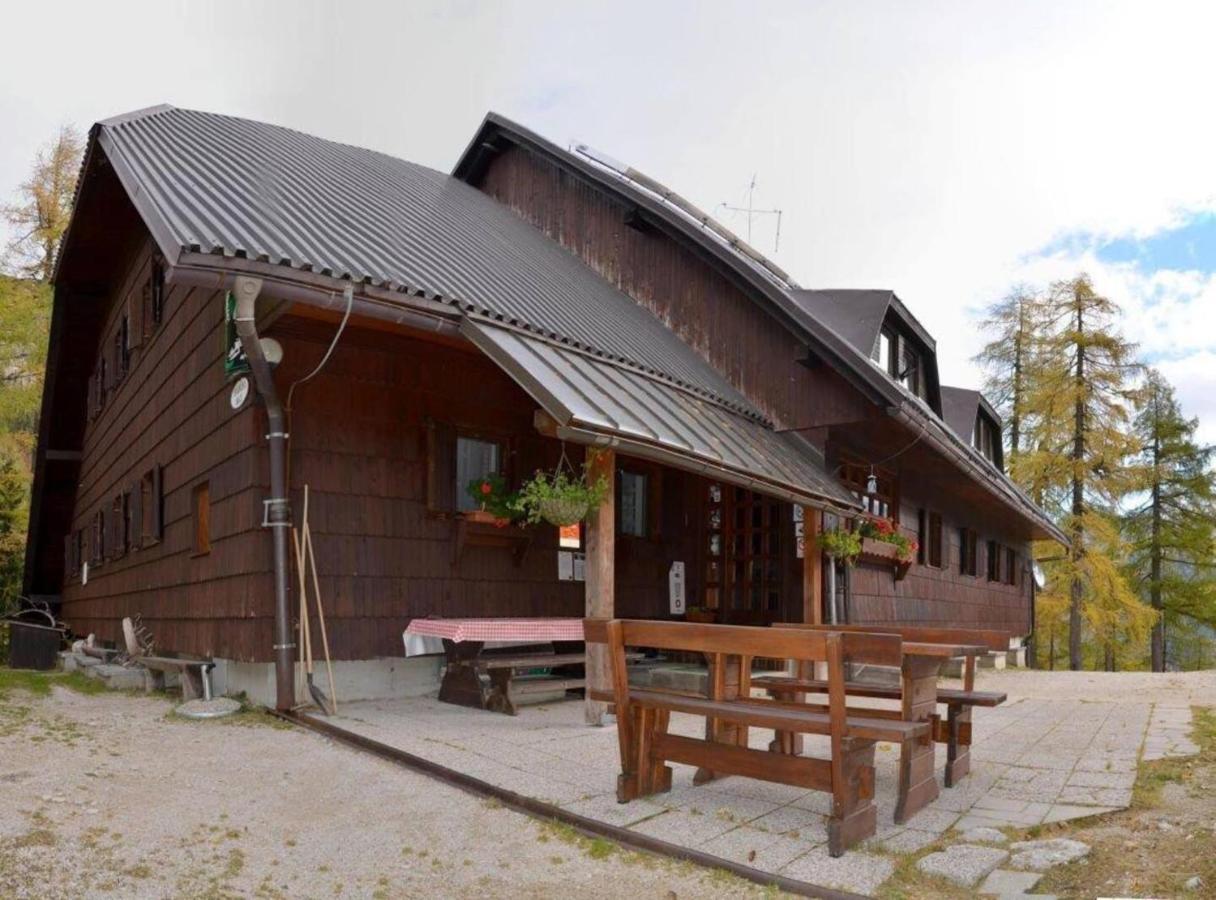 Отель Erjavceva Mountain Hut At Vrsic Pass Краньска Гора Экстерьер фото
