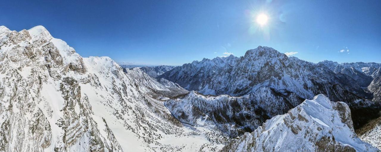 Отель Erjavceva Mountain Hut At Vrsic Pass Краньска Гора Экстерьер фото