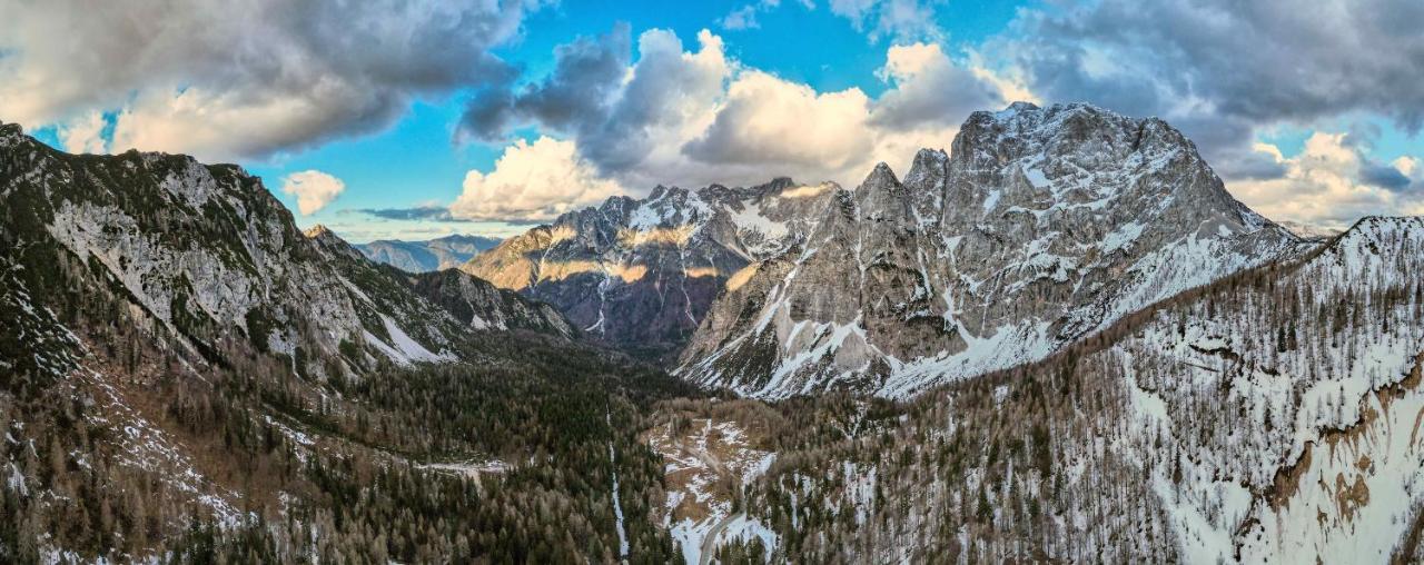 Отель Erjavceva Mountain Hut At Vrsic Pass Краньска Гора Экстерьер фото