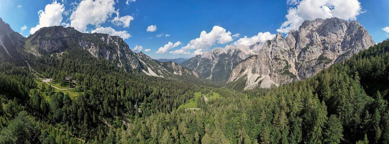 Отель Erjavceva Mountain Hut At Vrsic Pass Краньска Гора Экстерьер фото