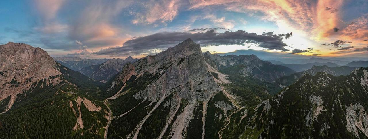 Отель Erjavceva Mountain Hut At Vrsic Pass Краньска Гора Экстерьер фото