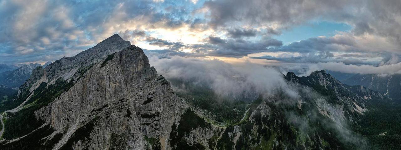 Отель Erjavceva Mountain Hut At Vrsic Pass Краньска Гора Экстерьер фото